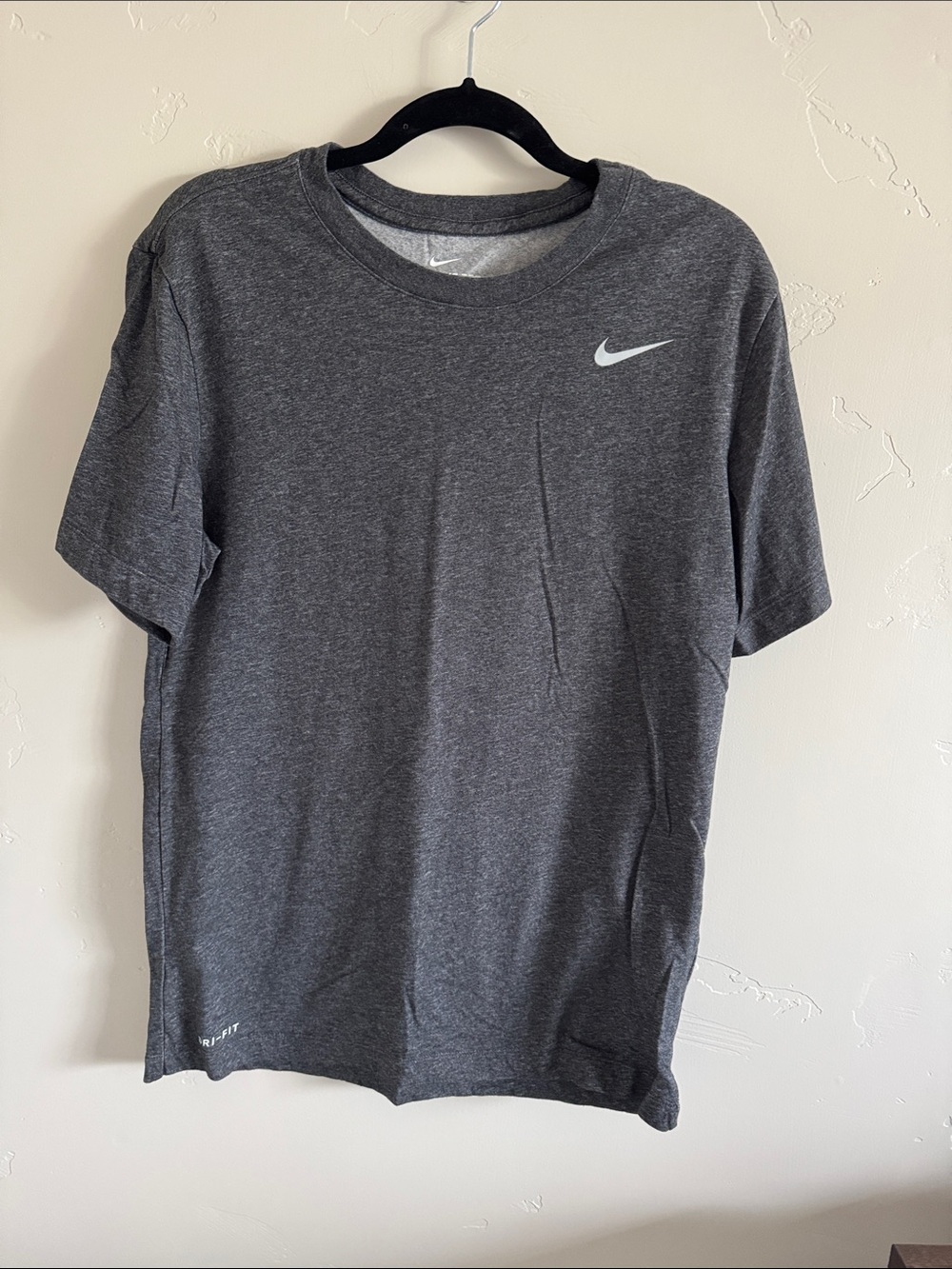 Nike Men’s dry fit charcoal grey T-shirt. Size small.